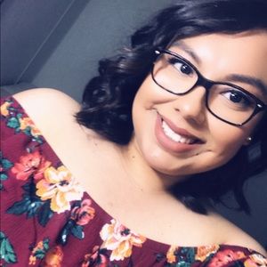 Meet your Posher, Dennisse